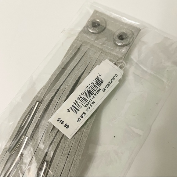 Guess Black and White Bracelets Lot of 2 - Picture 16 of 16